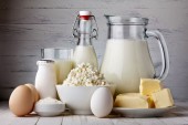عضو هیئت مدیره انجمن صنایع فرآورده‌های لبنی خبر داد؛ پیشنهاد حذف گام به گام قیمت گذاری در صنعت لبنیات