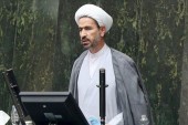 نماینده مجلس: مسئولین توان مدیریت بورس را نداشتند/ مردم با بی احتیاطی اموال اصلی خود را فروختند و پول آن را وارد این بازار کردند